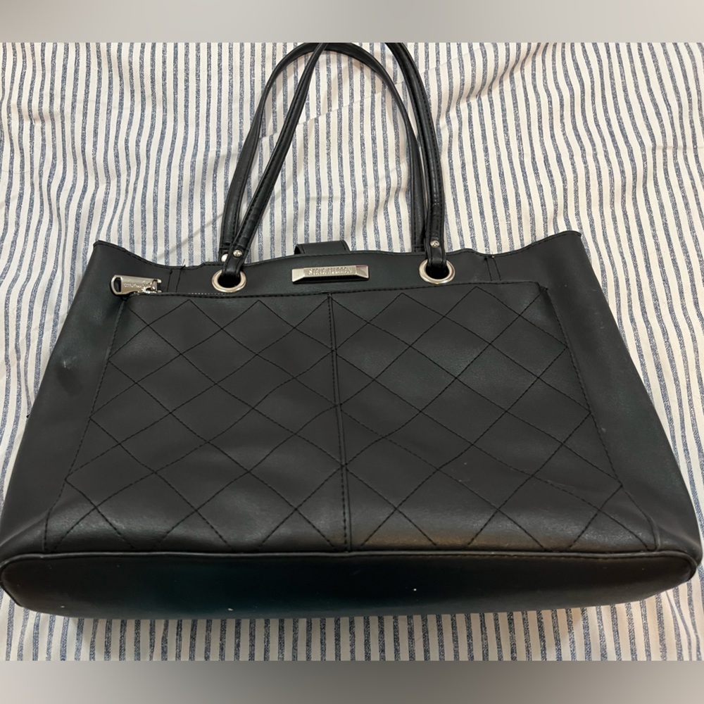 Steve Madden Black Quilted Tote with Elegant Design